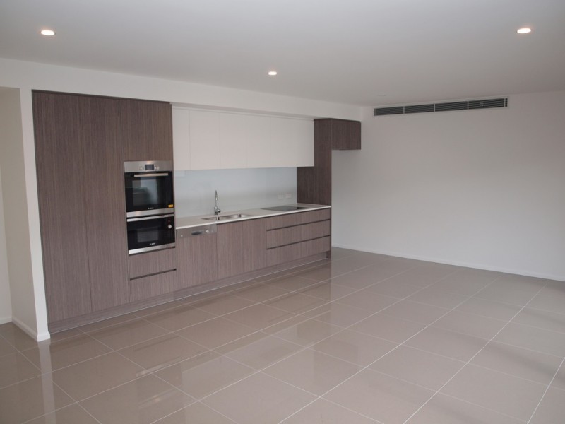 5 Chester Terrace, Southport QLD 4215