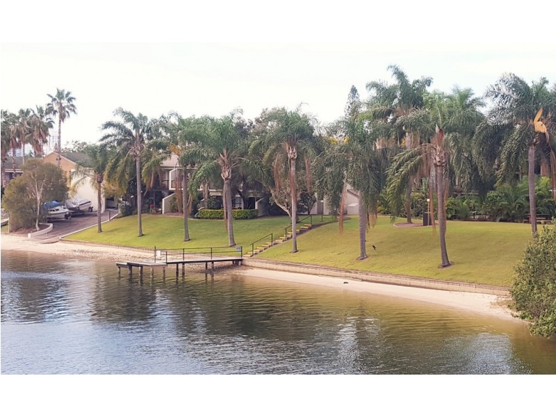 111 Markeri St, Mermaid Waters QLD 4218