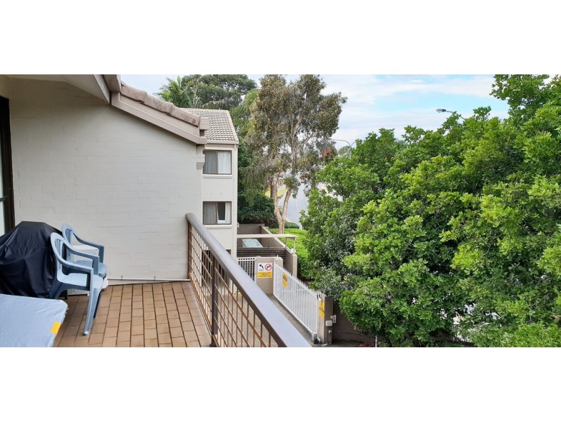 111 Markeri St, Mermaid Waters QLD 4218