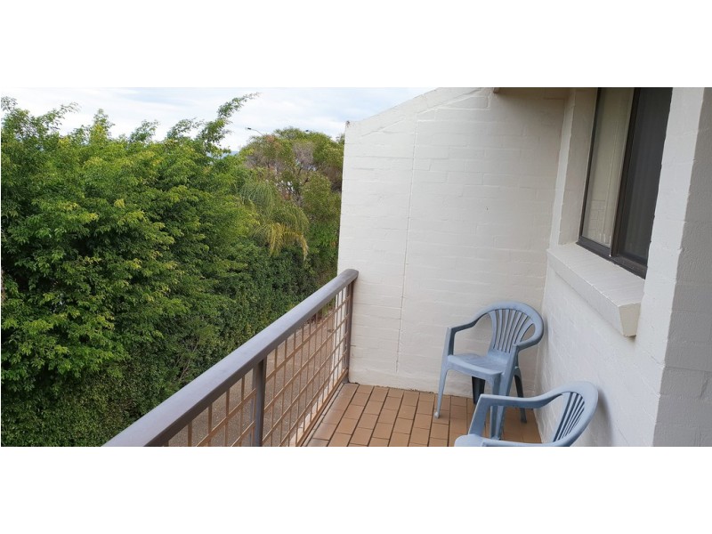 111 Markeri St, Mermaid Waters QLD 4218