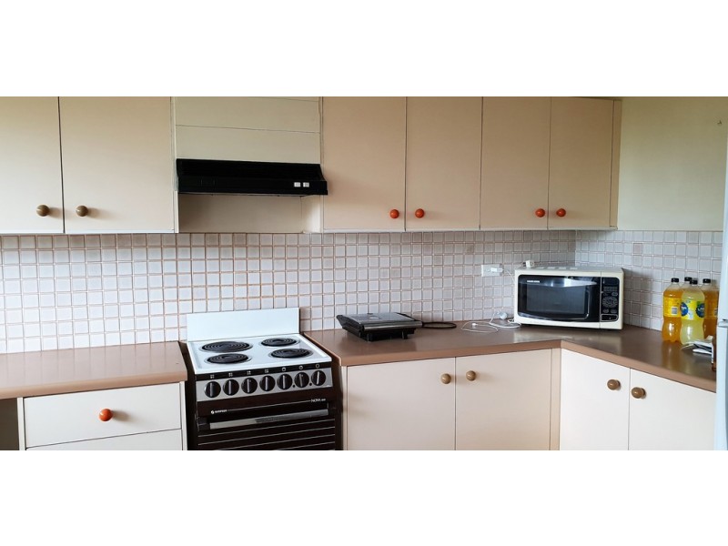 111 Markeri St, Mermaid Waters QLD 4218