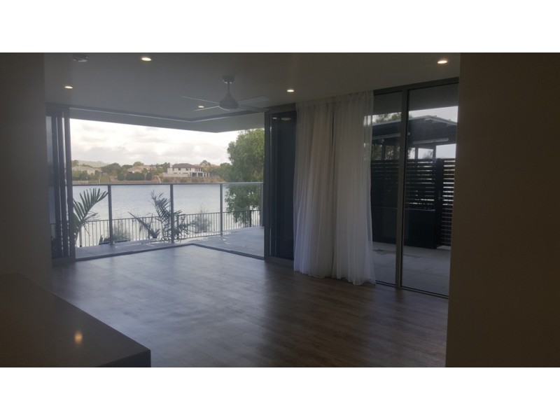 212/33 Lakefront Cres, Varsity Lakes QLD 4227