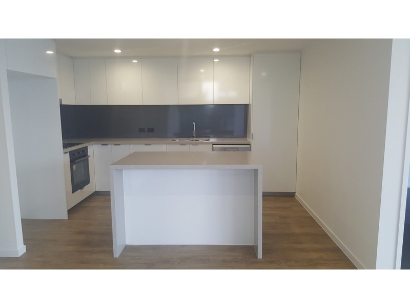 212/33 Lakefront Cres, Varsity Lakes QLD 4227