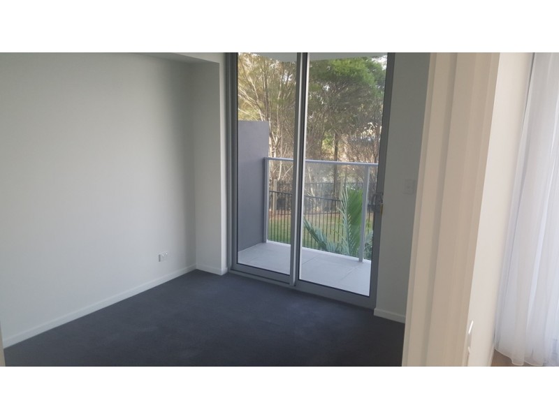 212/33 Lakefront Cres, Varsity Lakes QLD 4227