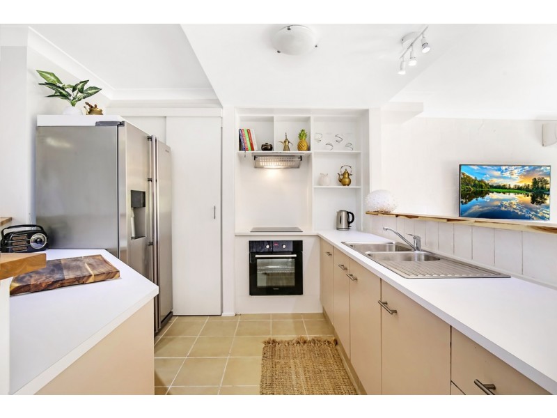 12/111 Little Usher Avenue, Labrador QLD 4215