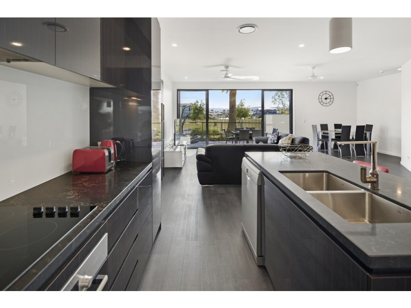 Hope Island QLD 4212