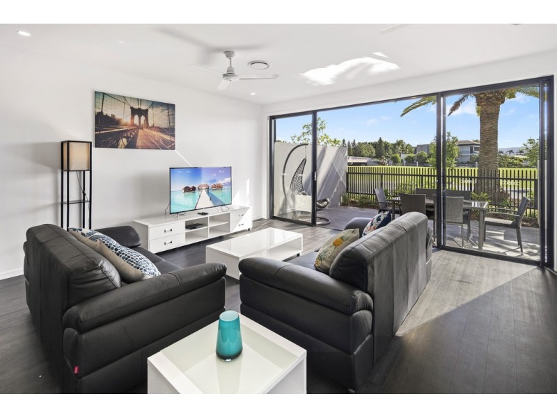 Hope Island QLD 4212