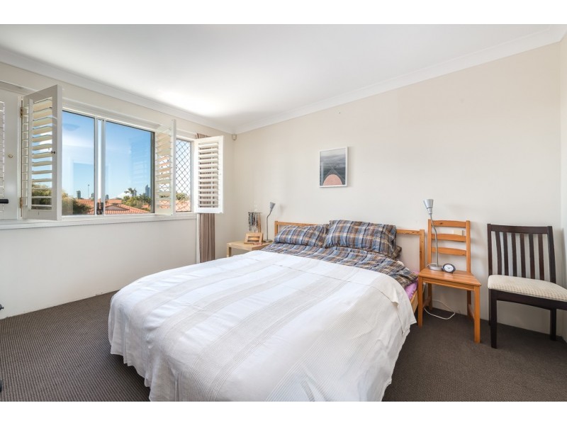 100 Cotlew St  East, Southport QLD 4215