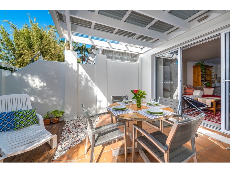 100 Cotlew St  East, Southport QLD 4215