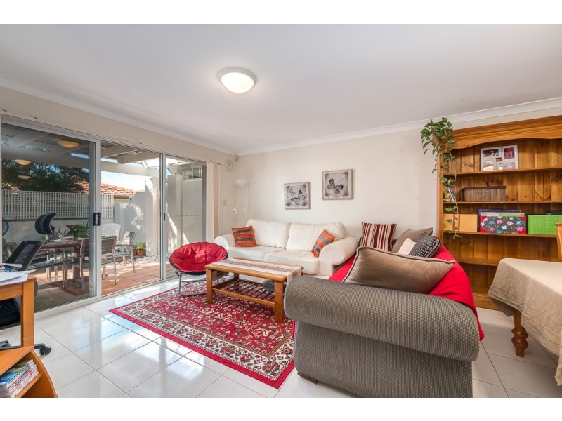 100 Cotlew St  East, Southport QLD 4215
