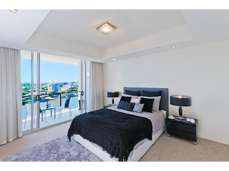 98 THORN STREET, Kangaroo Point QLD 4169