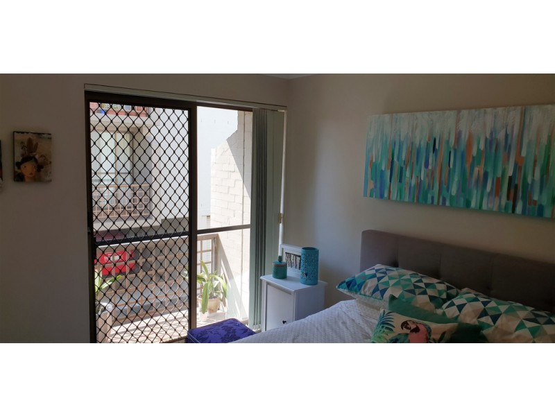 111 Markeri Street, Mermaid Waters QLD 4218