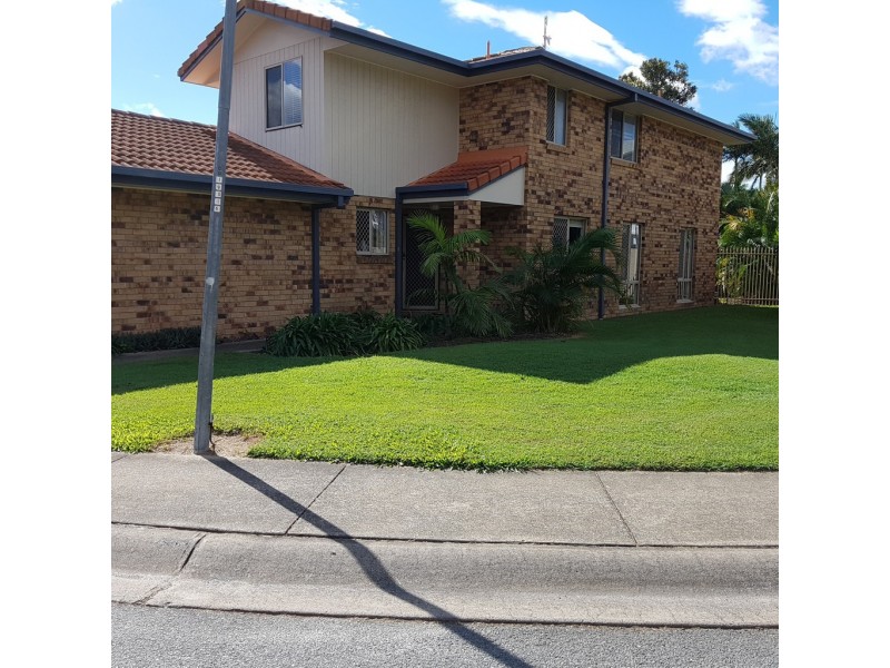 townhouse @ 11 Waterford, Ct, Bundall QLD 4217