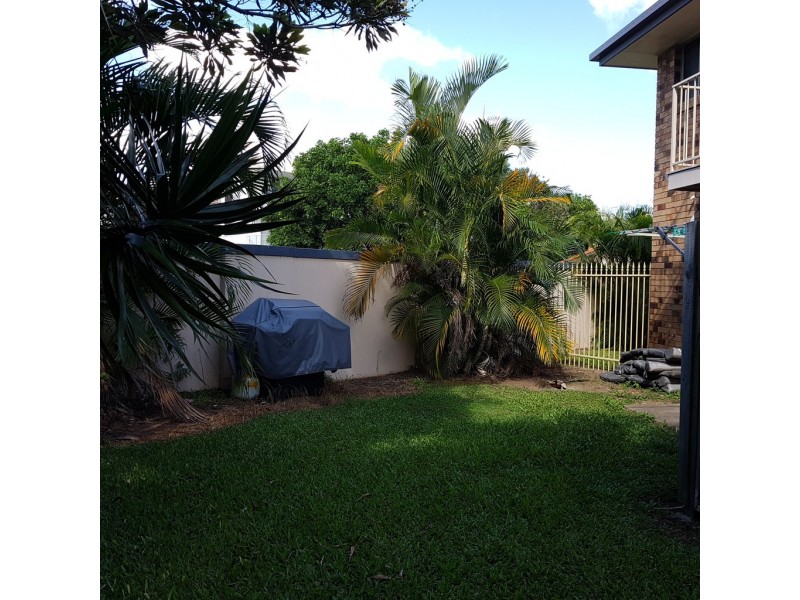 townhouse @ 11 Waterford, Ct, Bundall QLD 4217