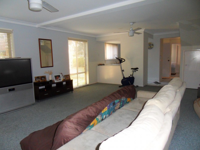 townhouse @ 11 Waterford, Ct, Bundall QLD 4217