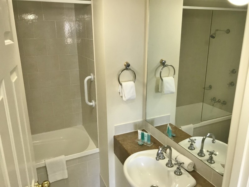 3037/2633 Gold Coast Highway, Broadbeach QLD 4218