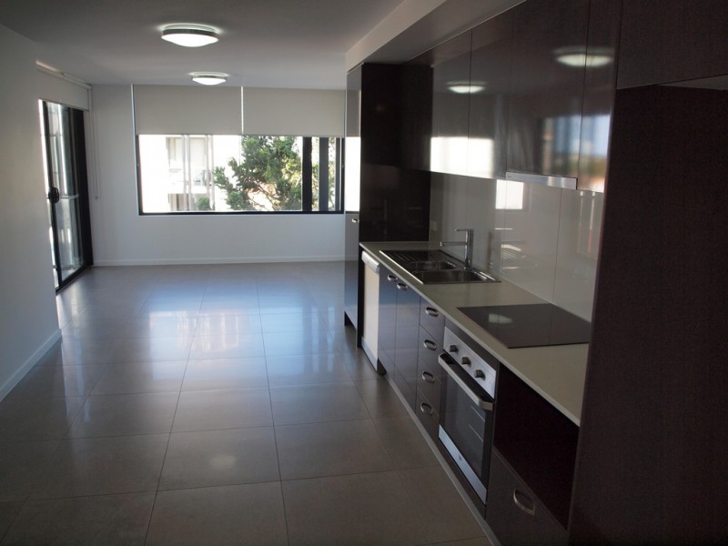 @/43 Lenneberg St, Southport QLD 4215