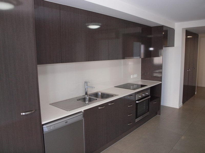 @/43 Lenneberg St, Southport QLD 4215