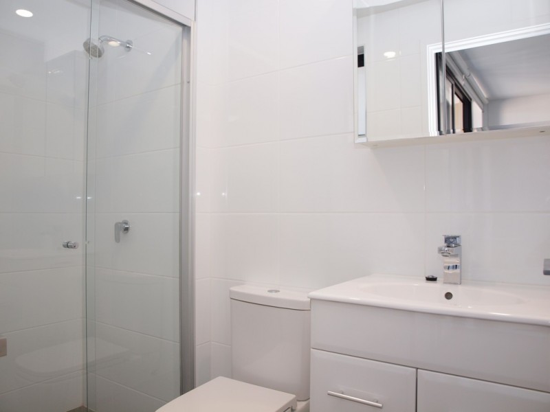 @/43 Lenneberg St, Southport QLD 4215