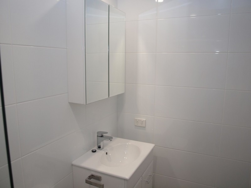 @/43 Lenneberg St, Southport QLD 4215