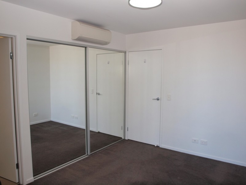 @/43 Lenneberg St, Southport QLD 4215