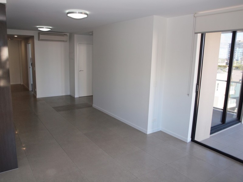 @/43 Lenneberg St, Southport QLD 4215