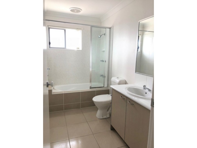 21/1 McAuley Parade, Pacific Pines QLD 4211