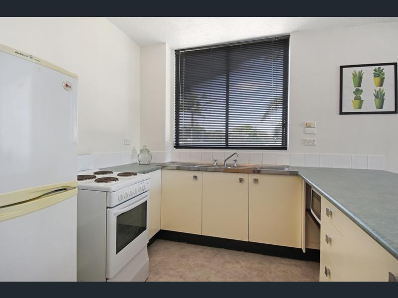 6/13 Fairways Drive, Clear Island Waters QLD 4226