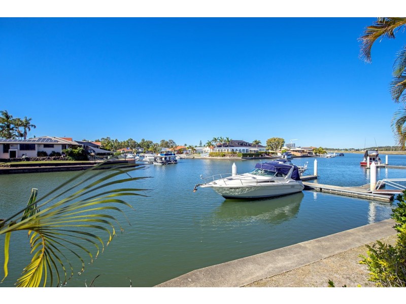 13/82 Limetree Parade, Runaway Bay QLD 4216