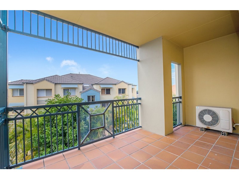 13/82 Limetree Parade, Runaway Bay QLD 4216