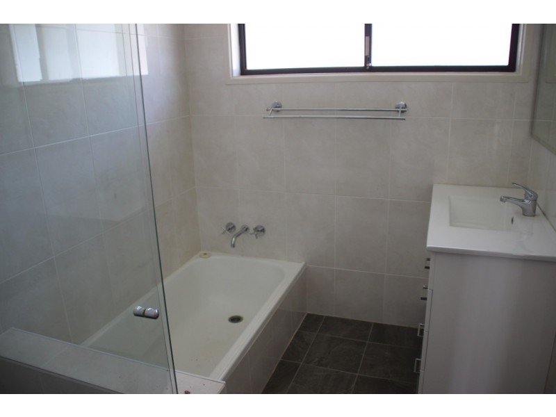 24 Lowanna Street, Ashmore QLD 4214