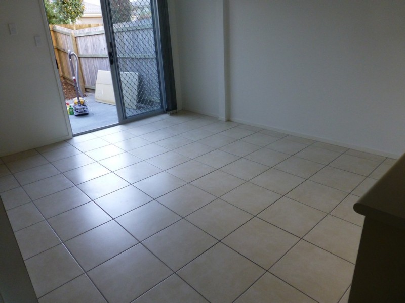 42/30 Carmarthen circuit, Pacific Pines QLD 4211