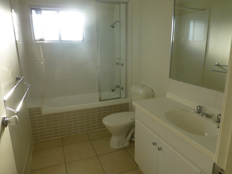 42/30 Carmarthen circuit, Pacific Pines QLD 4211