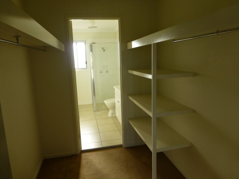 42/30 Carmarthen circuit, Pacific Pines QLD 4211