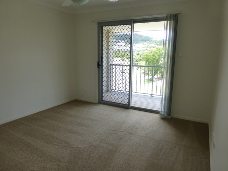 42/30 Carmarthen circuit, Pacific Pines QLD 4211