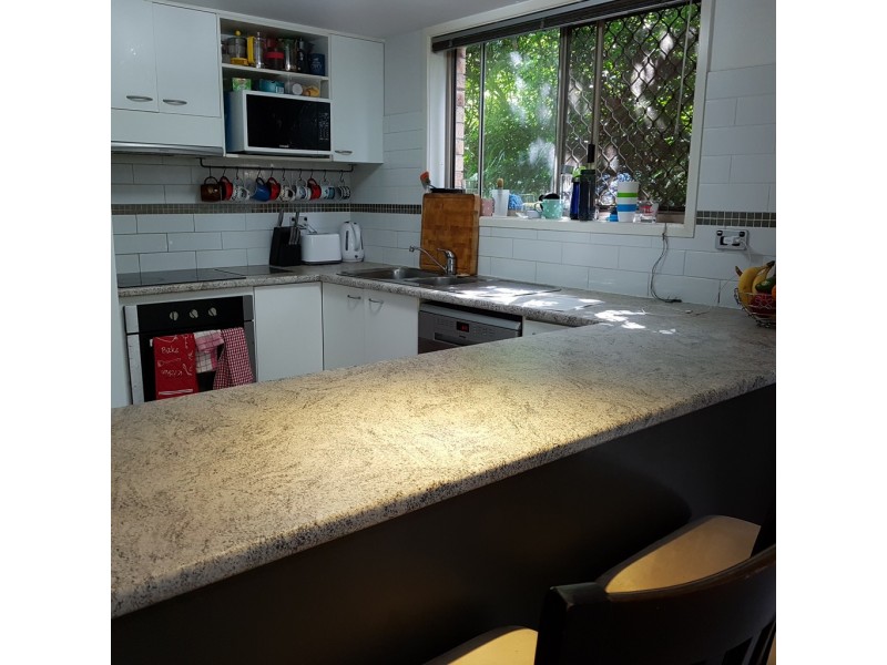 Flatmates @ 11 WATERFORD COURT, Bundall QLD 4217