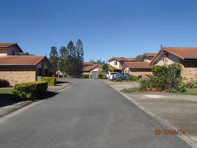 Flatmates @ 11 WATERFORD COURT, Bundall QLD 4217