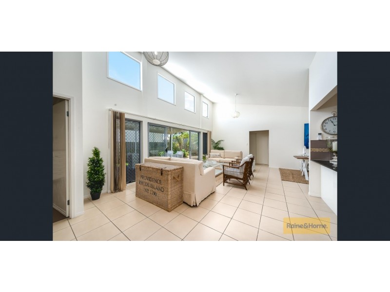 33 Mellum Crt, Pacific Pines QLD 4211