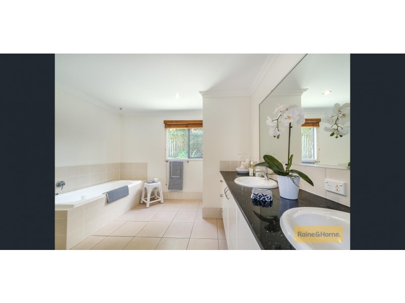 33 Mellum Crt, Pacific Pines QLD 4211