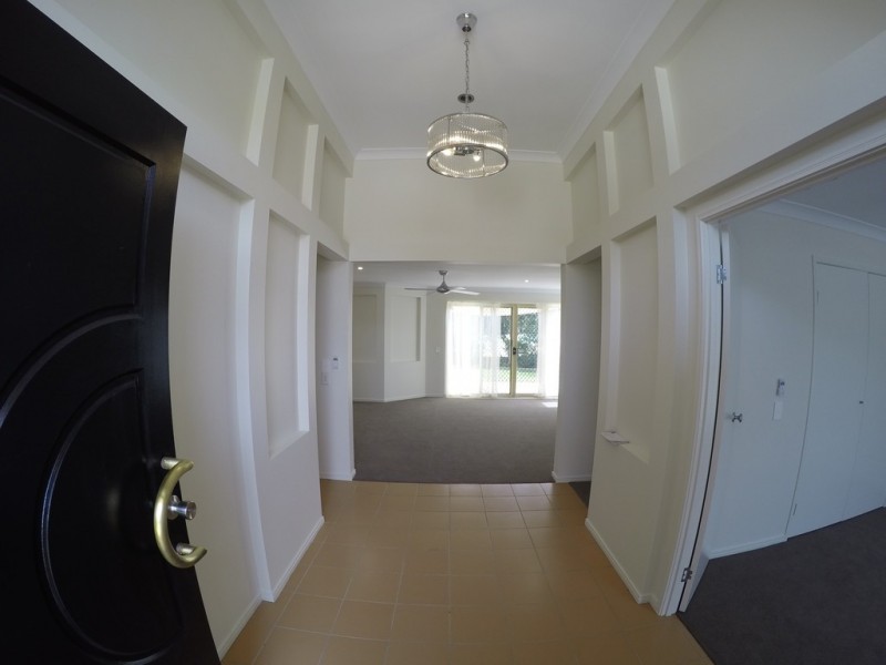 41 Desert Falls Crescent, Parkwood QLD 4214