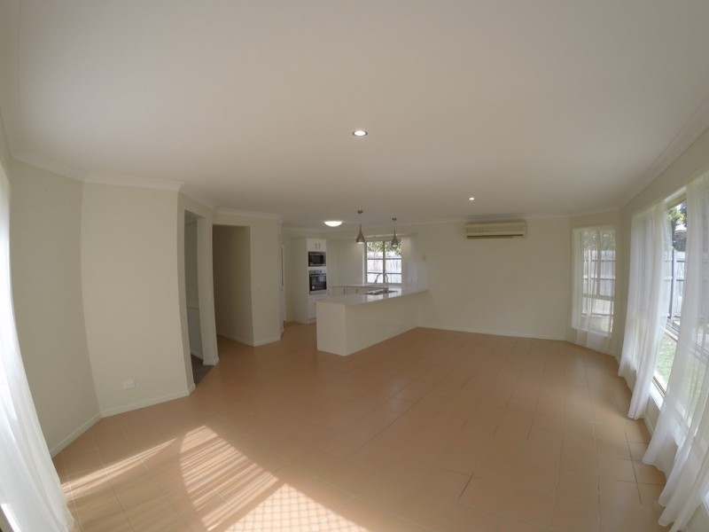 41 Desert Falls Crescent, Parkwood QLD 4214