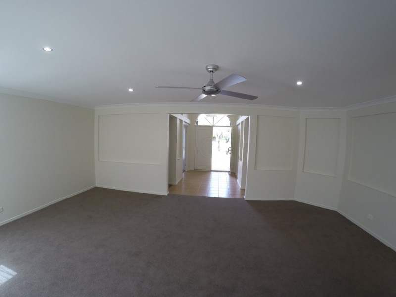 41 Desert Falls Crescent, Parkwood QLD 4214