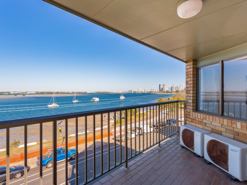 252 Marina Parade, Labrador QLD 4215