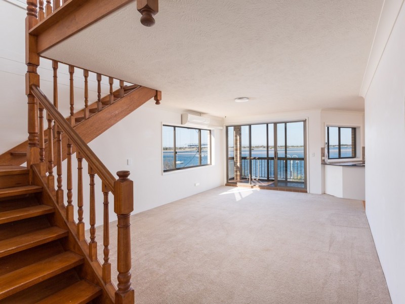 252 Marina Parade, Labrador QLD 4215