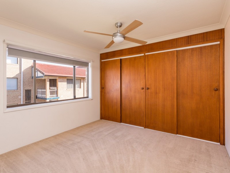 252 Marina Parade, Labrador QLD 4215