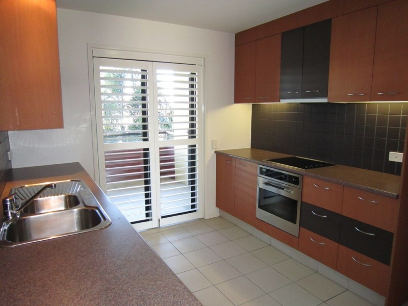 70 Norman Crescent, Norman Park QLD 4170