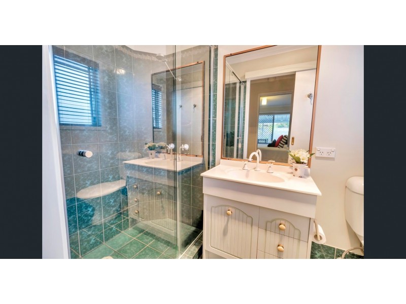 1 Corringle Close, Helensvale QLD 4212