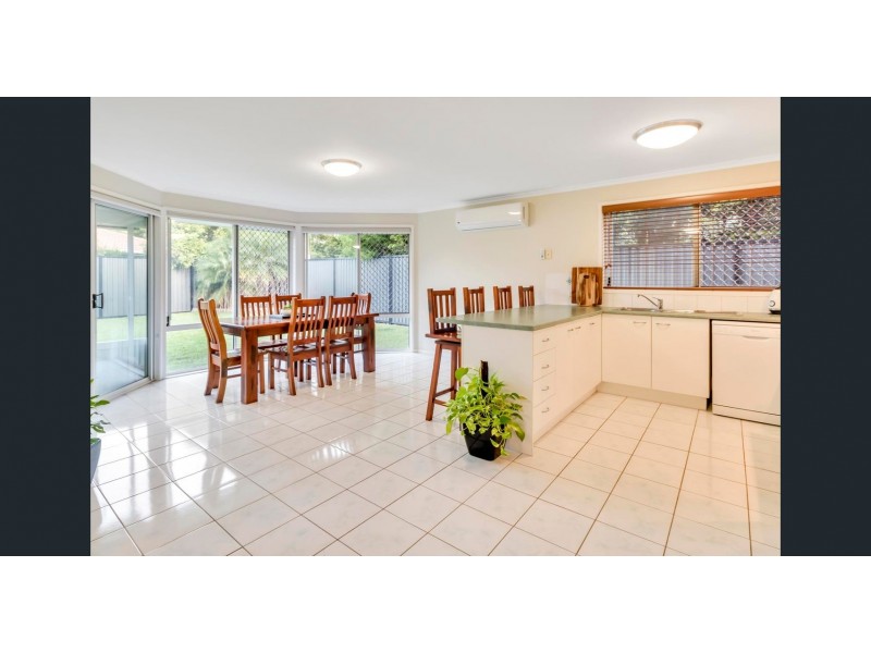 1 Corringle Close, Helensvale QLD 4212
