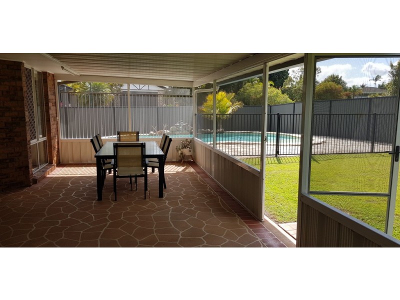1 Corringle Close, Helensvale QLD 4212