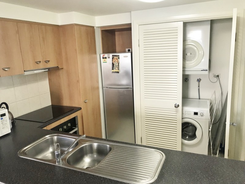 2038/2623 Gold Coast Highway, Broadbeach QLD 4218